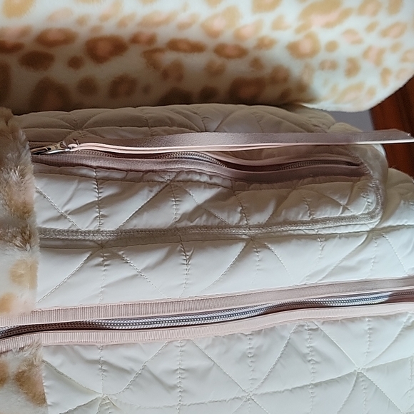 UGG MARLENE FAUX FUR/QUILTED JACKET - Picture 3 of 11